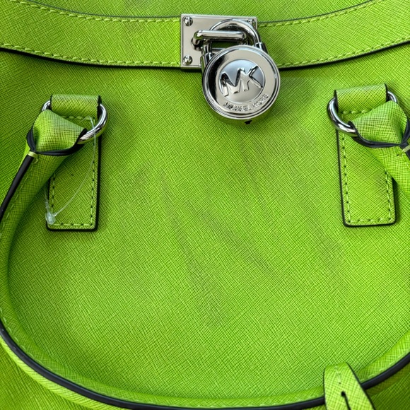 michael kors green leather bag w/ lock & key - Picture 10 of 10